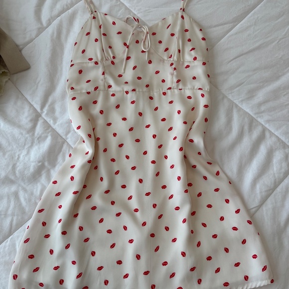 LE LIS White & Red Lip Print Mini Dress – Size S - Picture 2 of 4